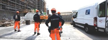5 cablex Techniker auf einer grossen Baustelle