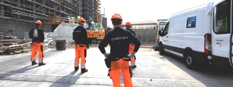 cablex Mitarbeitende auf einer Baustelle.